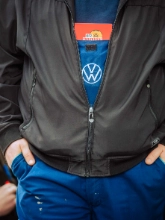 Dritte Verhandlung im KFZ-Gewerbe gestartet: 800 Beschäftigte zeigen Arbeitgeber rote Karte!