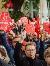 Dritte Verhandlung im KFZ-Gewerbe gestartet: 800 Beschäftigte zeigen Arbeitgeber rote Karte!