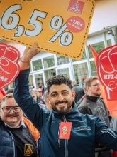 Dritte Verhandlung im KFZ-Gewerbe gestartet: 800 Beschäftigte zeigen Arbeitgeber rote Karte!