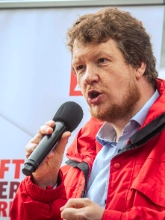 Dritte Verhandlung im KFZ-Gewerbe gestartet: 800 Beschäftigte zeigen Arbeitgeber rote Karte!