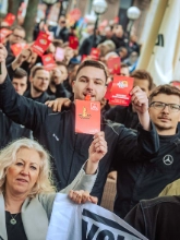 Dritte Verhandlung im KFZ-Gewerbe gestartet: 800 Beschäftigte zeigen Arbeitgeber rote Karte!