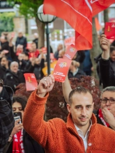Dritte Verhandlung im KFZ-Gewerbe gestartet: 800 Beschäftigte zeigen Arbeitgeber rote Karte!