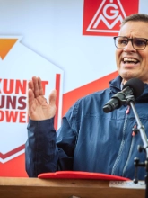 Dritte Verhandlung im KFZ-Gewerbe gestartet: 800 Beschäftigte zeigen Arbeitgeber rote Karte!