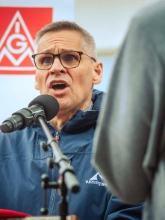 Dritte Verhandlung im KFZ-Gewerbe gestartet: 800 Beschäftigte zeigen Arbeitgeber rote Karte!