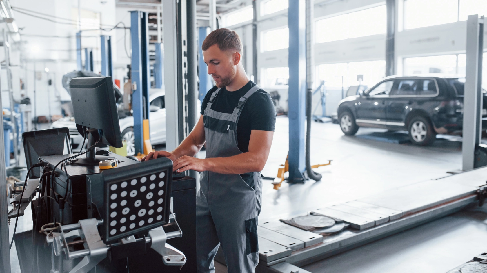 Symbolbild Autoindustrie Steuerung Digital