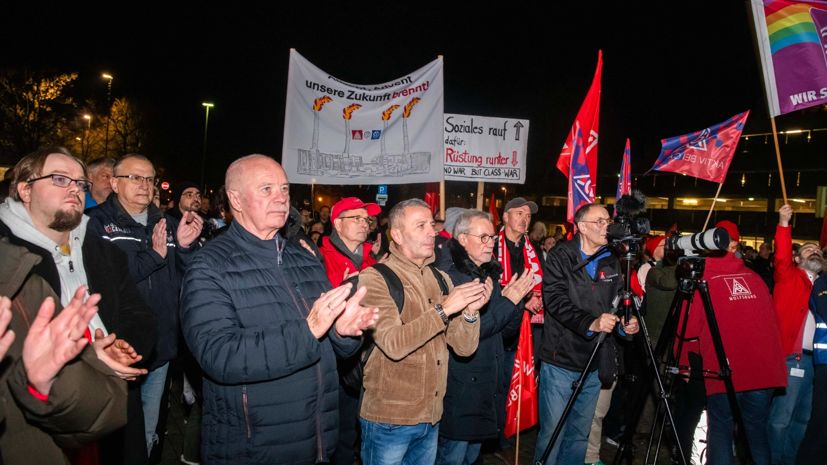 Kundgebung in Wolfsburg: "Stoppt den Kahlschlag"