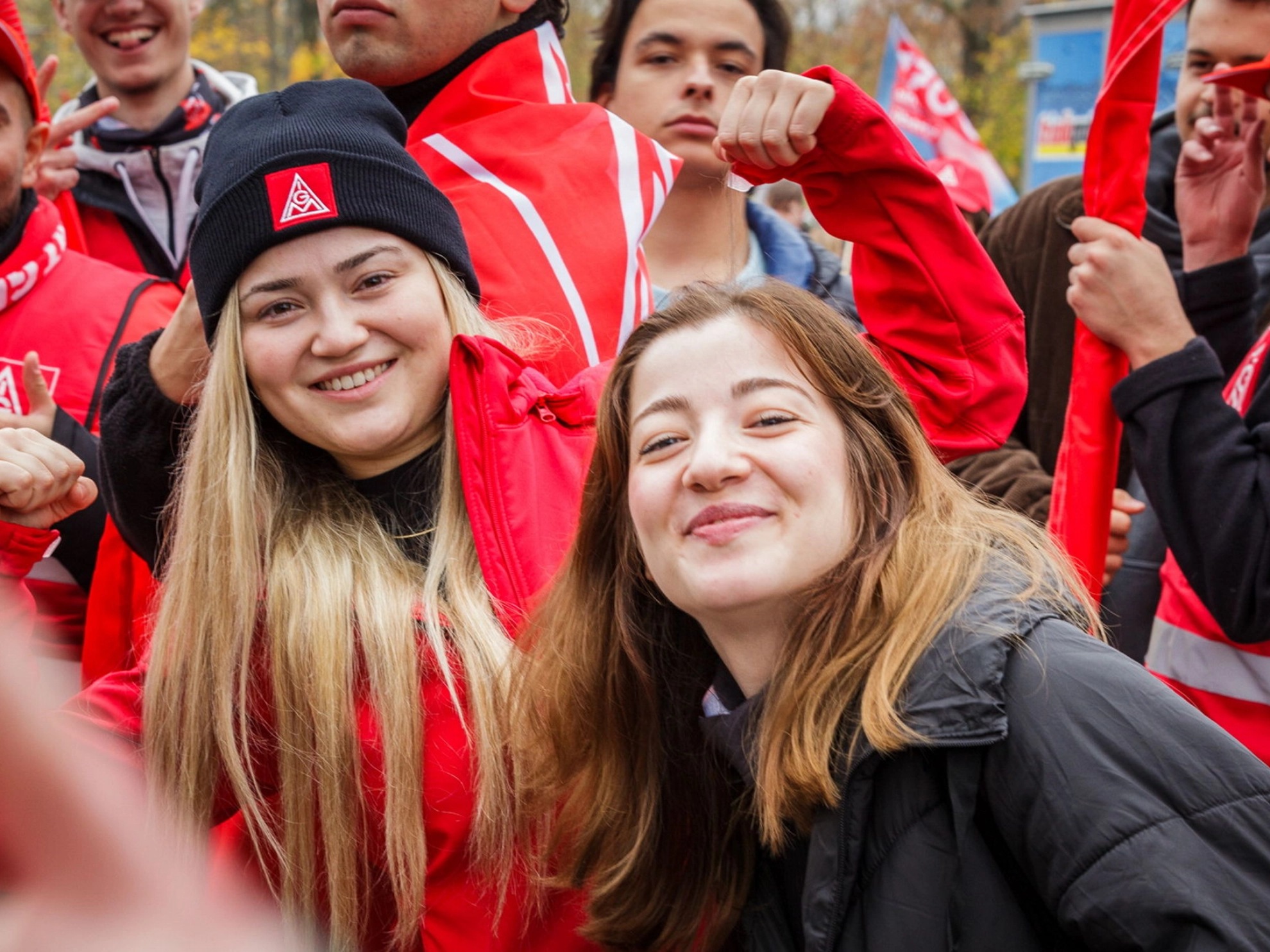 Beschäftigte machen zur Metall-Tarifrunde 2024 mit Warnstreik Druck für ihre Forderungen