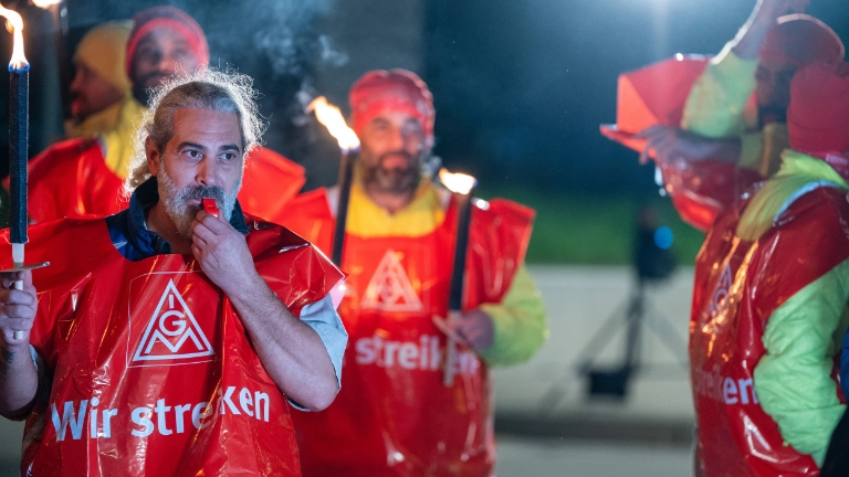 Warnstreik bei Clarios in Hannover