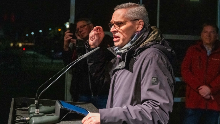 Kundgebung in Wolfsburg: "Stoppt den Kahlschlag"