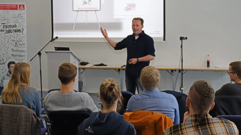 2023-11-11 students meet engineers 2023