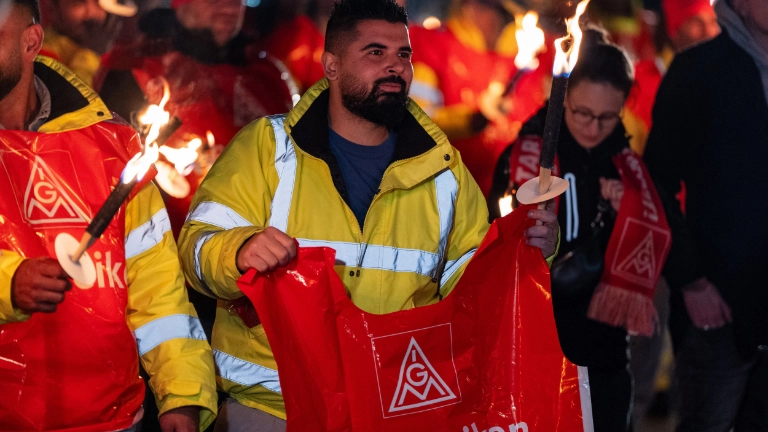 Warnstreik bei Clarios in Hannover