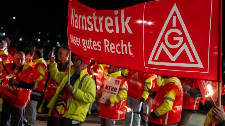 Warnstreik bei Clarios in Hannover