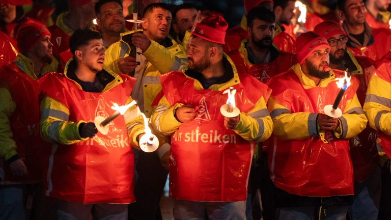 Warnstreik bei Clarios in Hannover